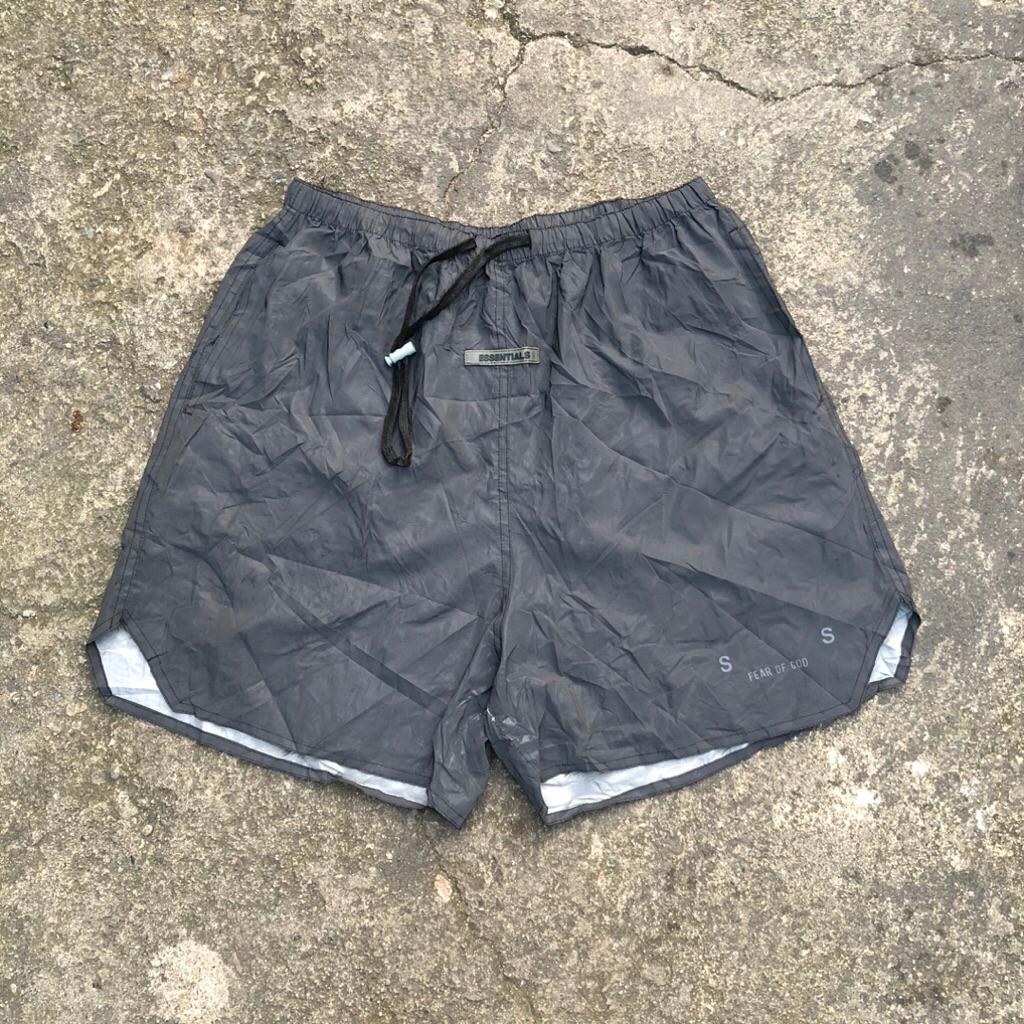 celana pendek esssnsial fear of god