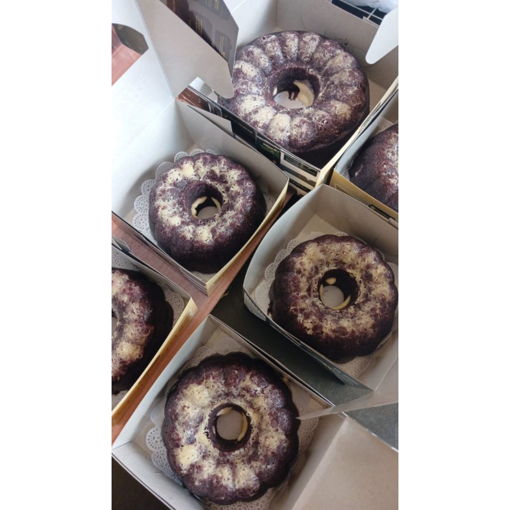 

Bolu Ketan Hitam Keju Lumer