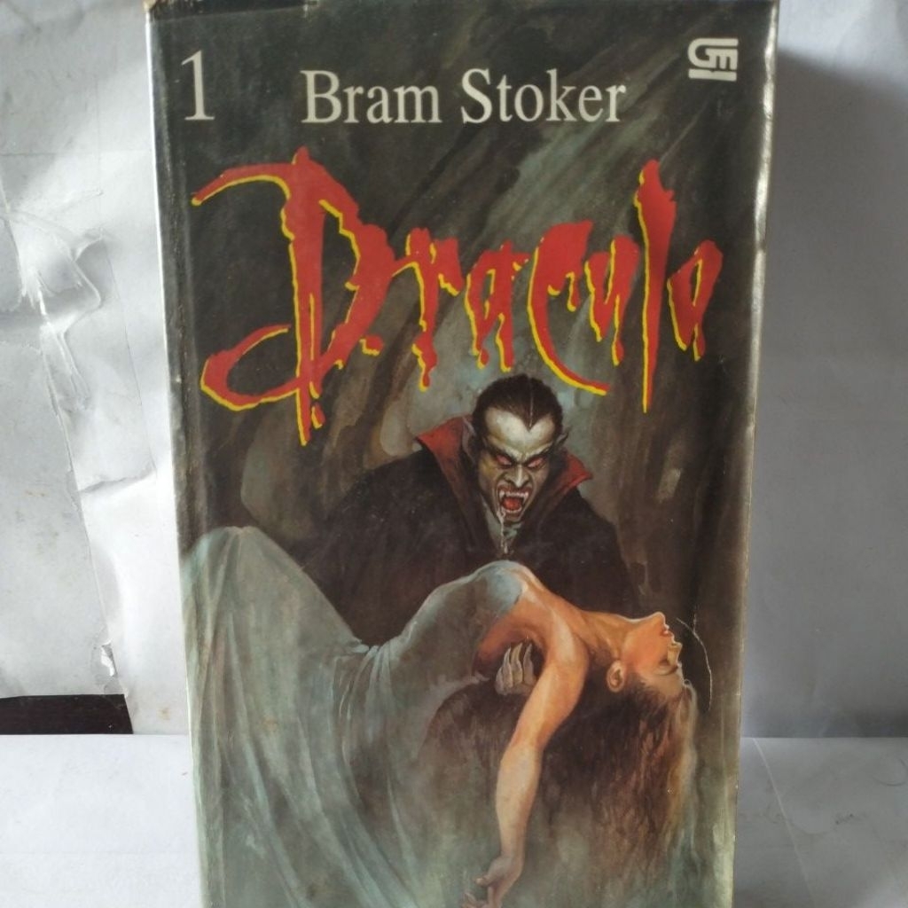 Novel Dracula buku 1