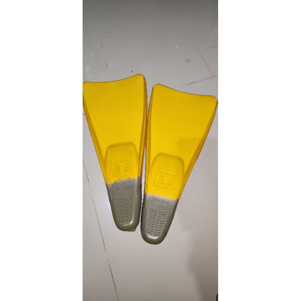 Fins Madwave Alat Renang ukuran EU 30-33