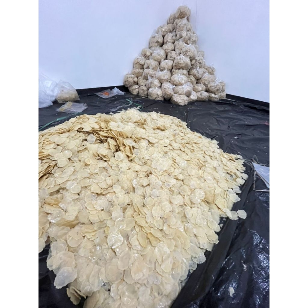 

1 kg emping melinjo mentah siap goreng