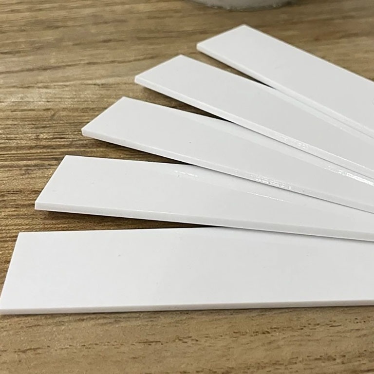 

Bahan Nama Dada Akrilik warna Putih Susu 2x8 cm Tebal 2mm