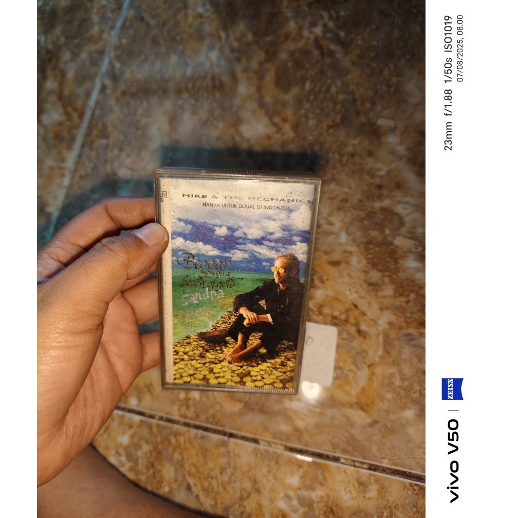 Kaset Pita - Beggar on a beach of gold Mike & the mechanics