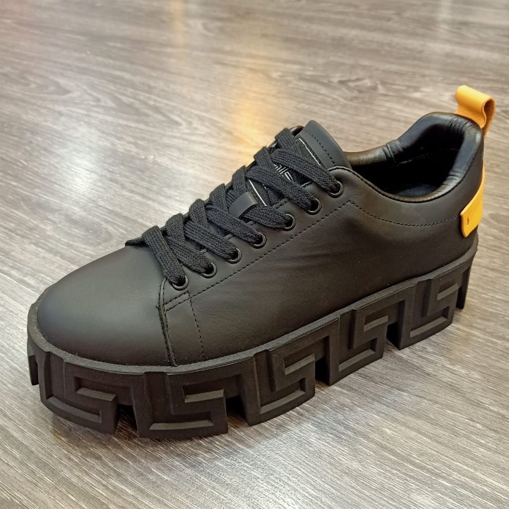 sepatu Sneakers versace black sepatu sneaker pria kulit