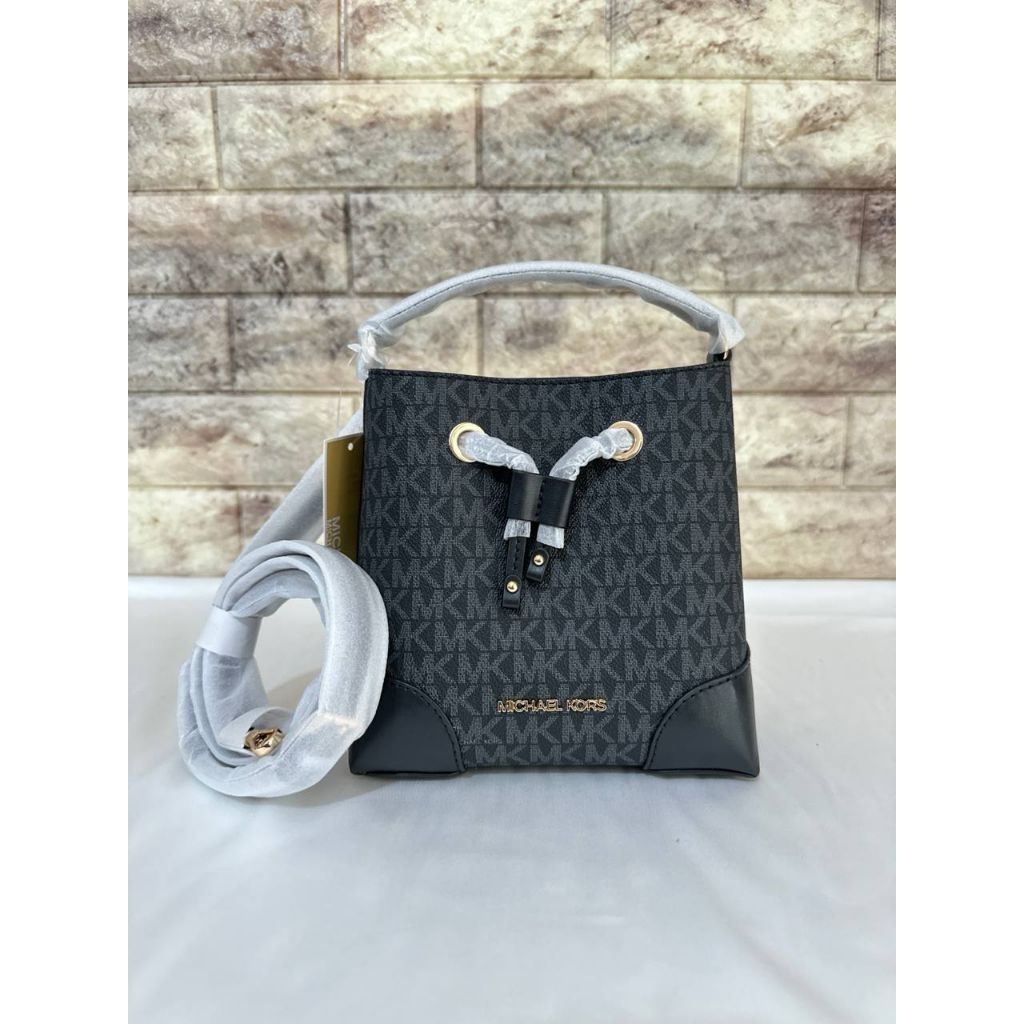 Mk MERCER DRAWSTRING BUCKET LEATHER BLACK