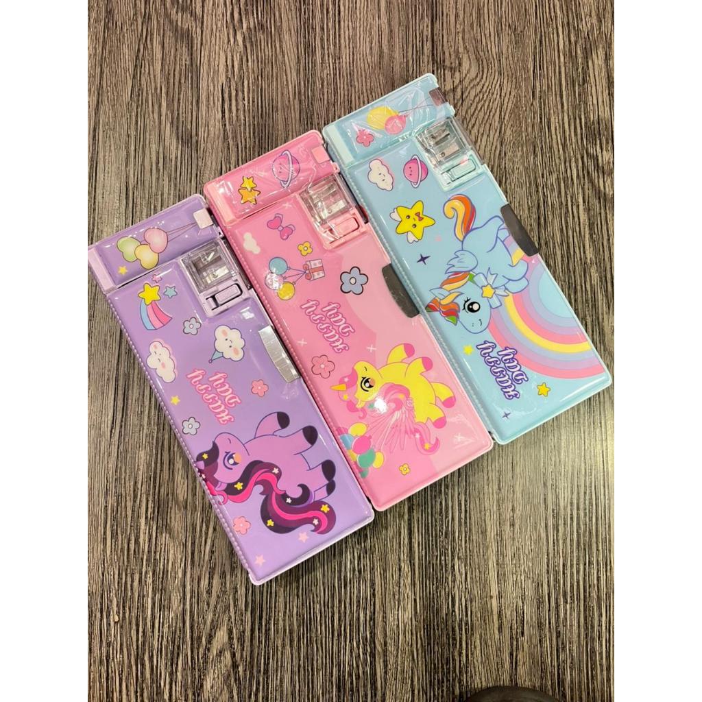 

Tempat Pensil 3D MOTIF UNICORN - Lengkap dengan Serutan dan Kotak Penghapus LUCU