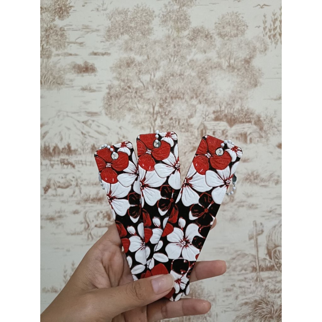 

Bookmark Flowers/ Penanda buku/ Pembatas buku