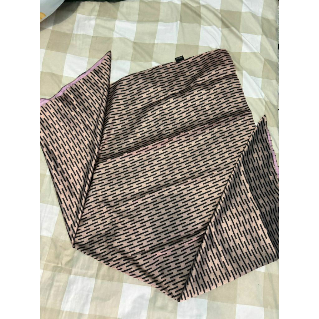 preloved hijab motif