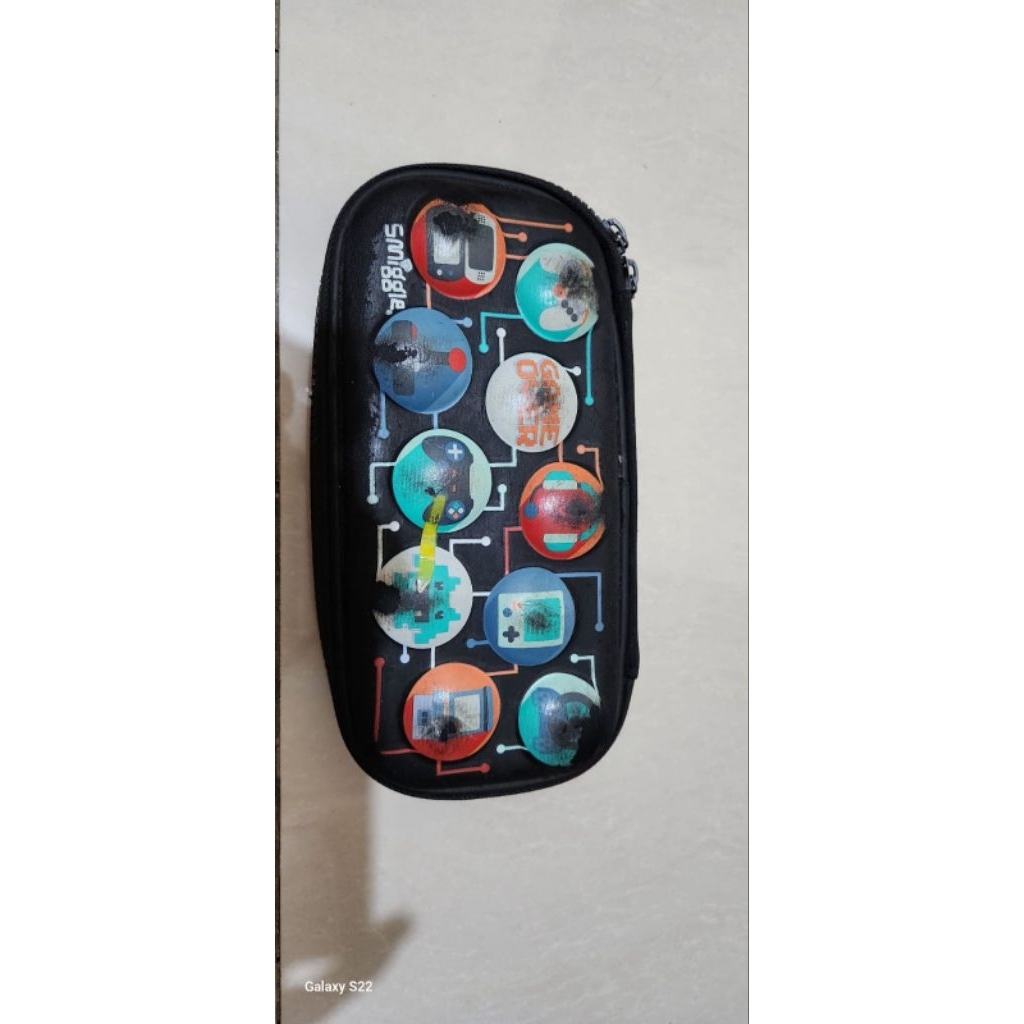 

Kotak pensil Smiggle