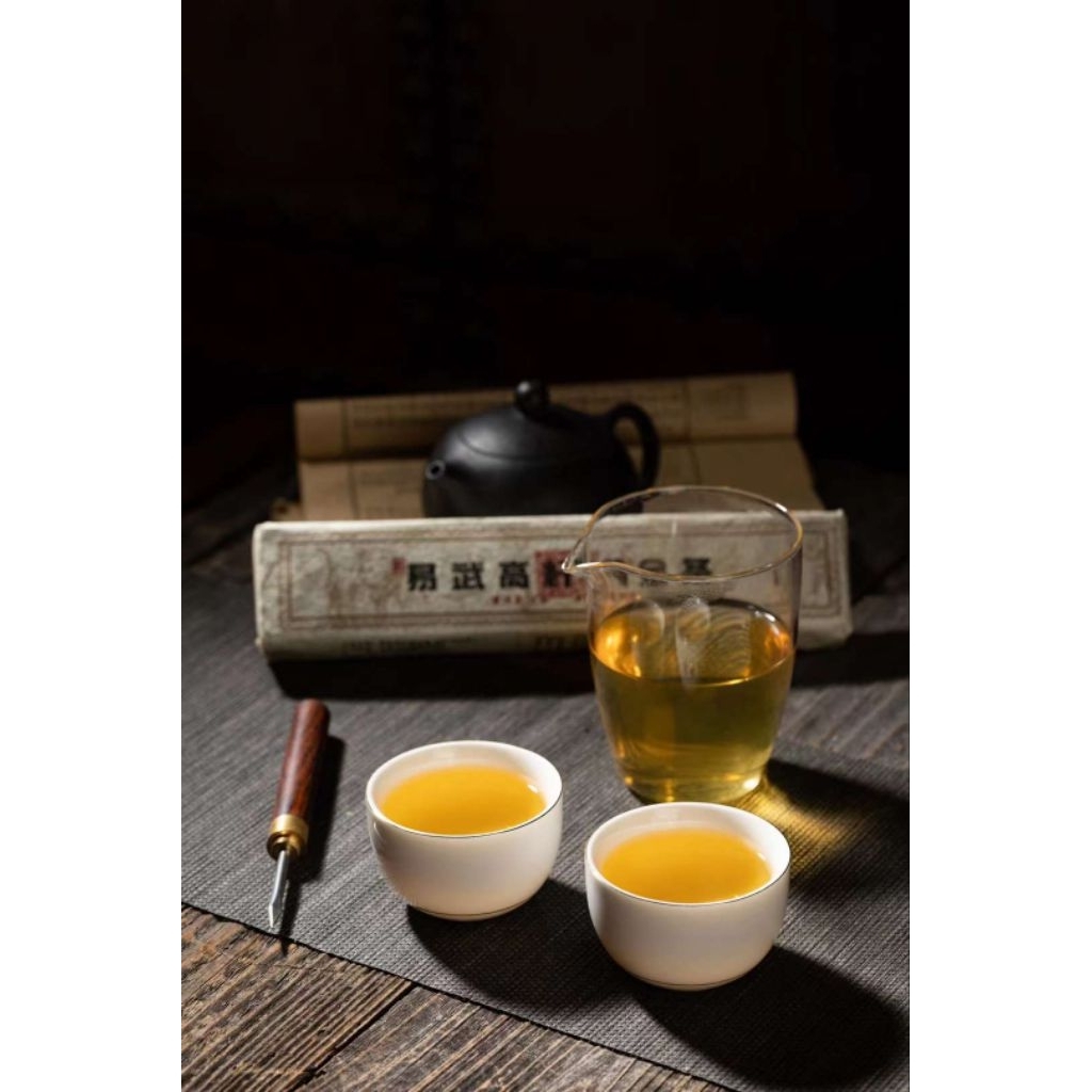 

Grade Super Teh Puerh Yi Wu Zheng Shan 300gram