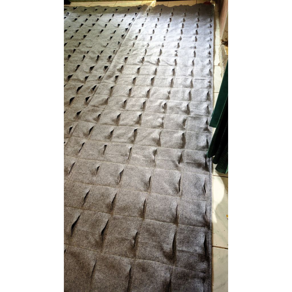 karpet vertical garden warna abu