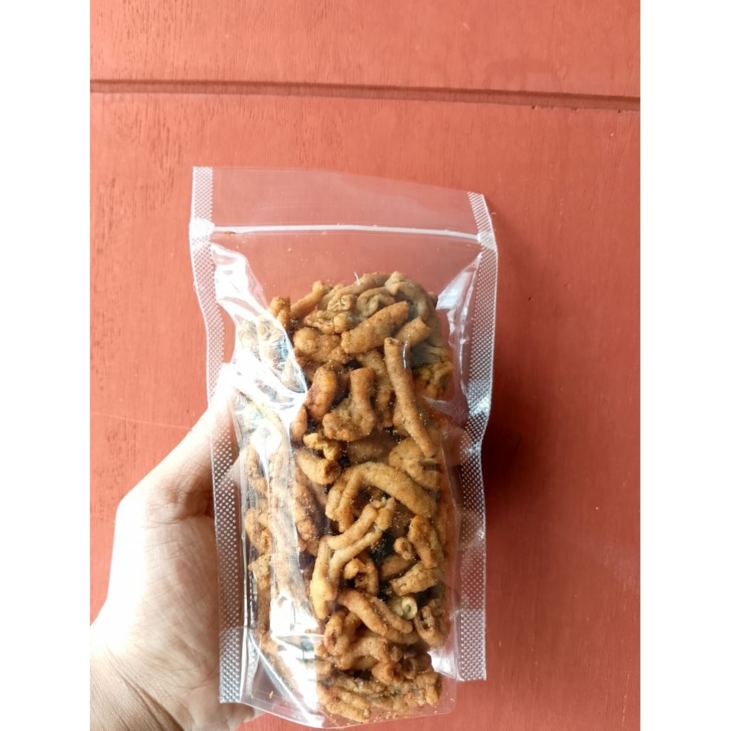 

Keripik Usus pedas daun jeruk kemasan 150gr