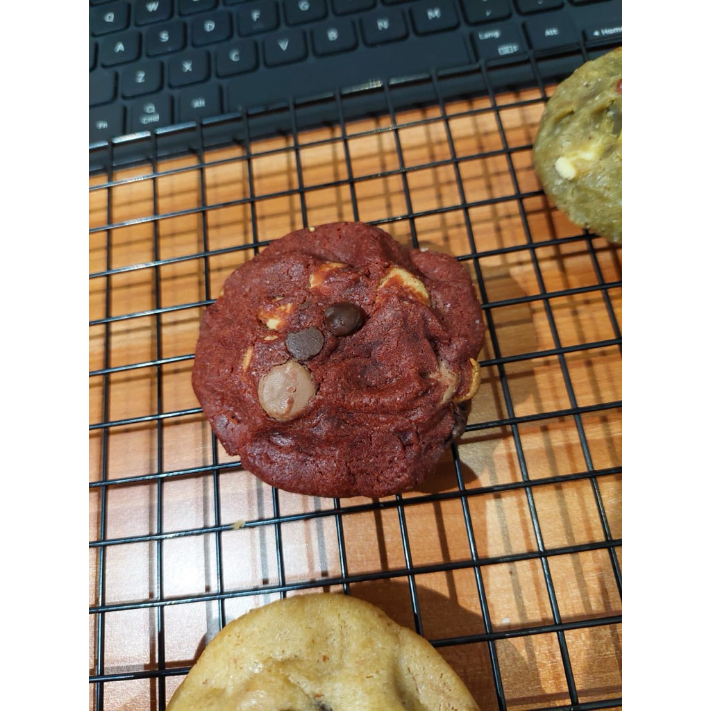 

Soft Cookies Red Velvet Choco Chip.