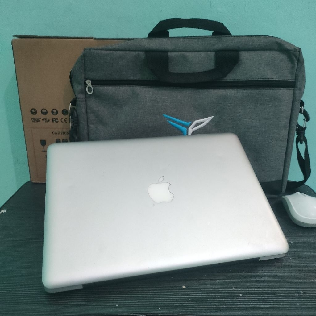 Laptop Apple Macbook Pro Core i7 Ram 8 Ssd 256 Mulus Normal Bergaransi