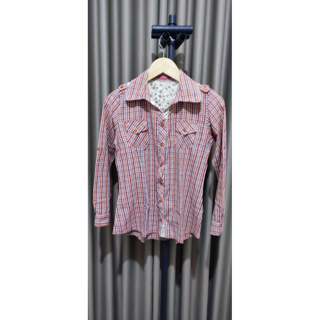 Kemeja Kotak - Kotak Wanita Bahan Katun Merk Hassenda, Atasan Murah (Preloved, Second, Bekas)