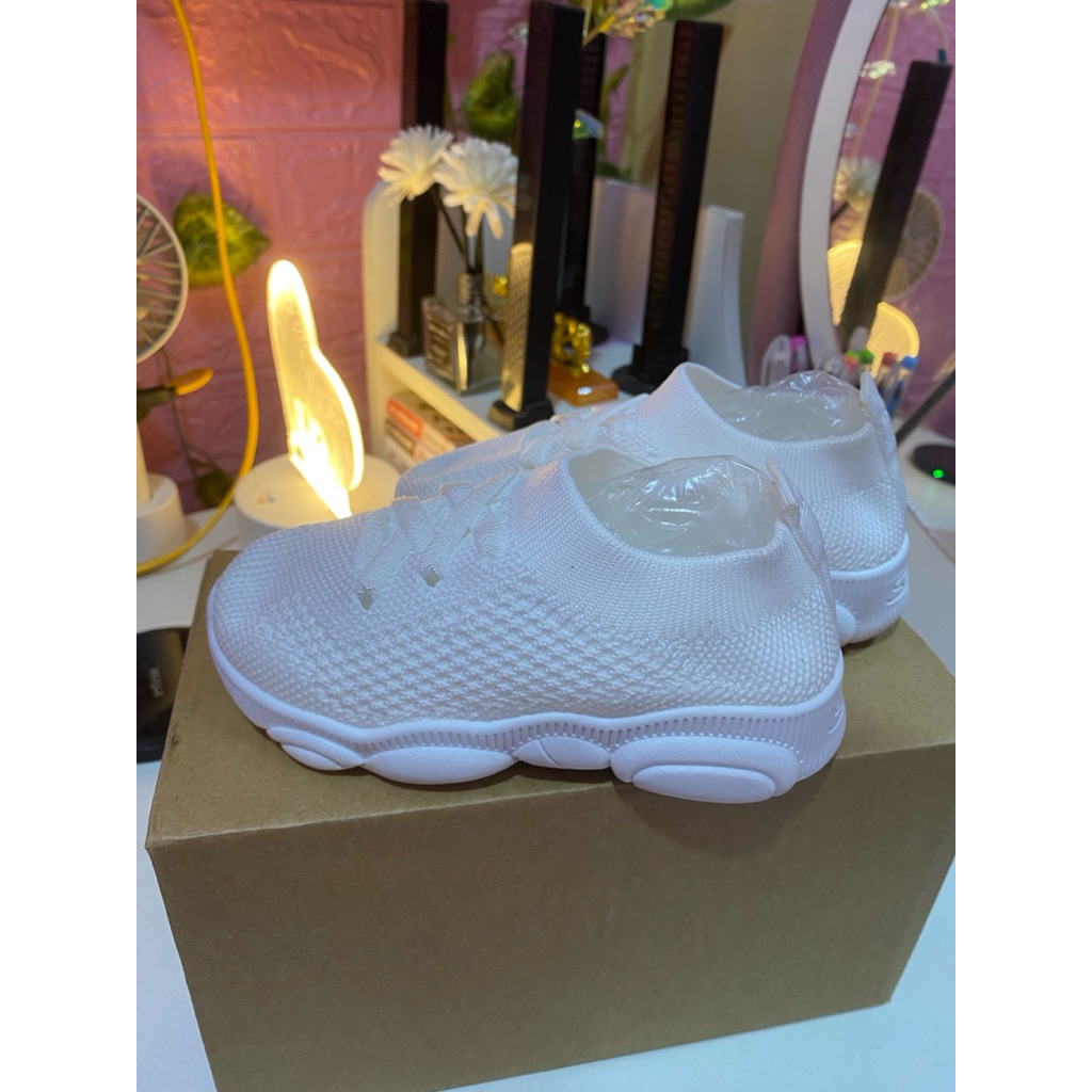 [HOCHUAN.] Etalase Sepatu Anak