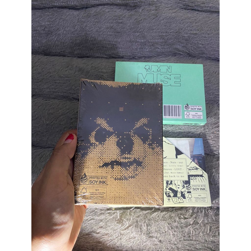 [READY STOCK] Album Layover V Weverse Version