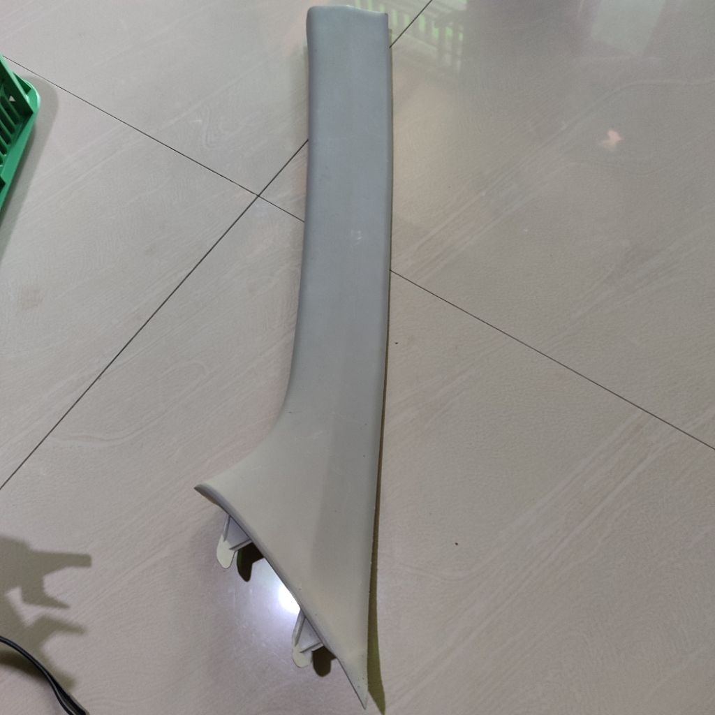 Garnish Pilar Depan ( kiri ) Agya Ayla Original