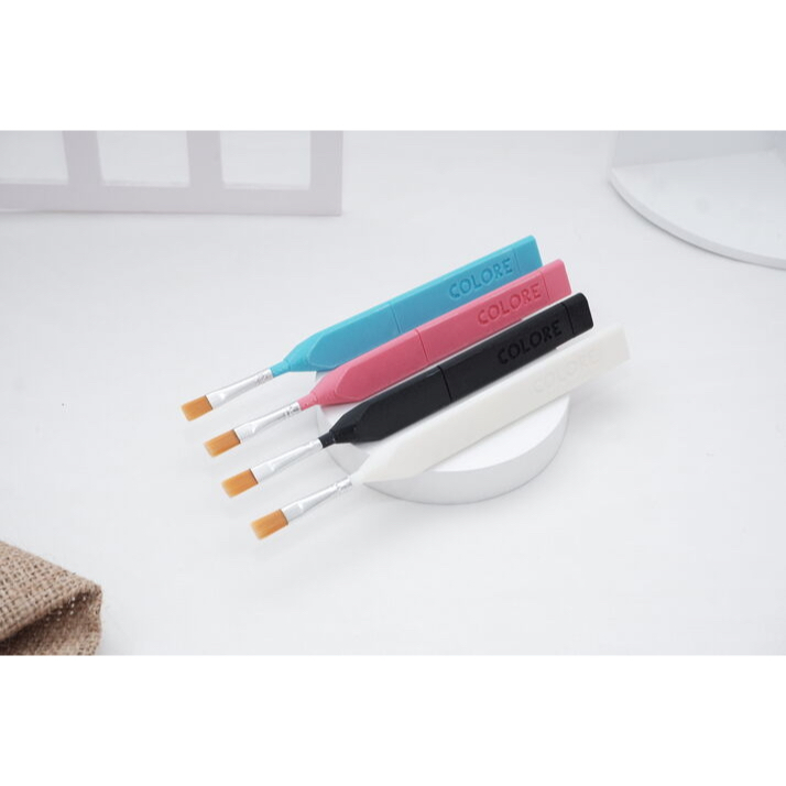 

COLORE Triangular Brush Ergonomic Design
