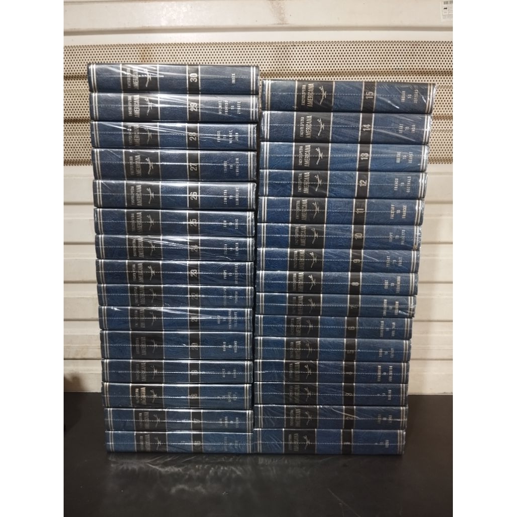 1 Set Encyclopedia Americana