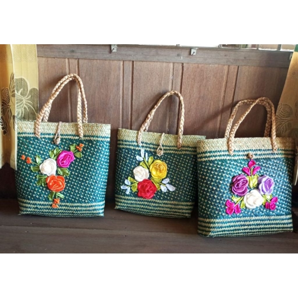 

TAS PURUN SEDANG SULAM BUNGA 25X25cm