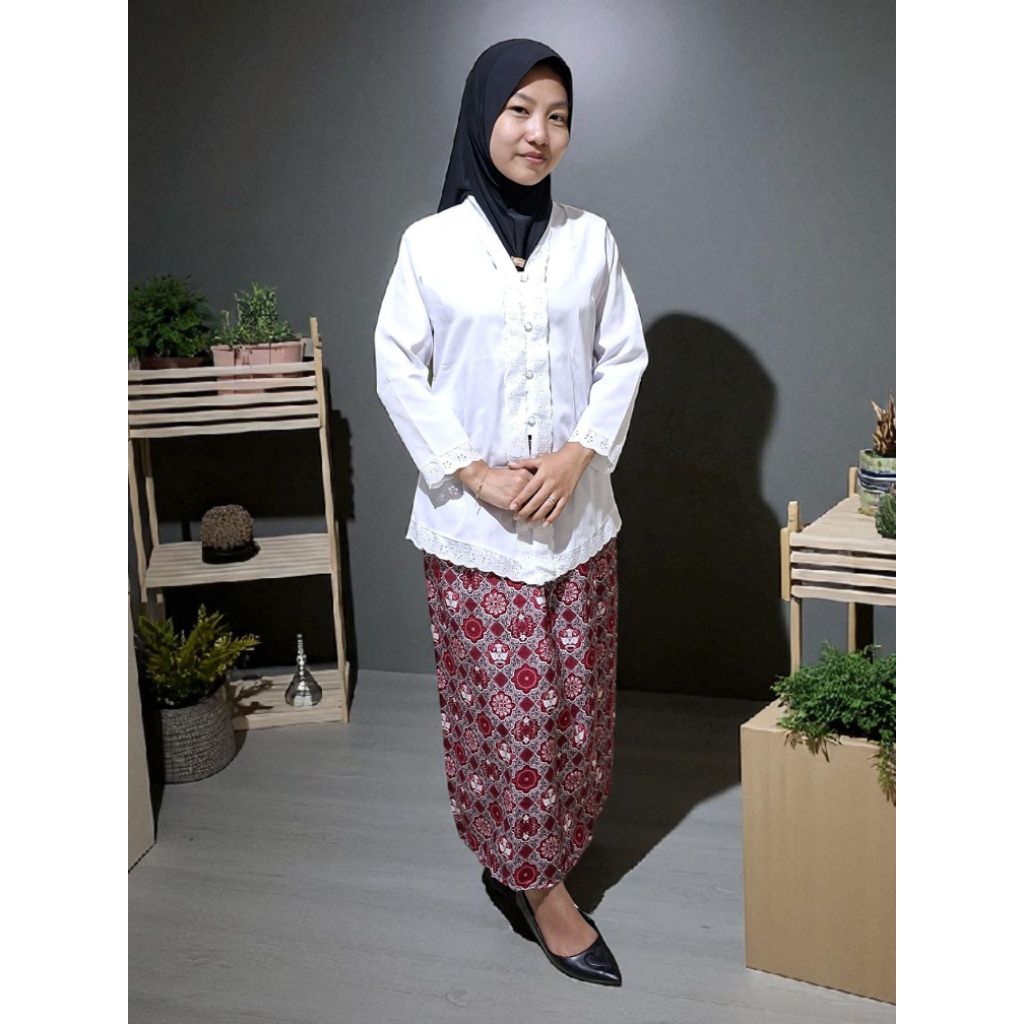 Setelan Kebaya Batik Merah Anak Sekolah SD