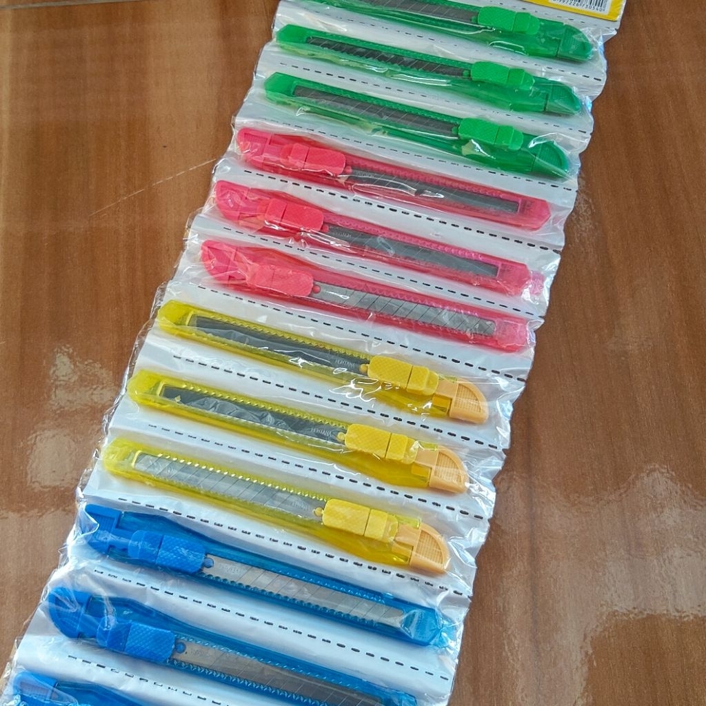 

Cutter kecil warna (1 BIJI)
