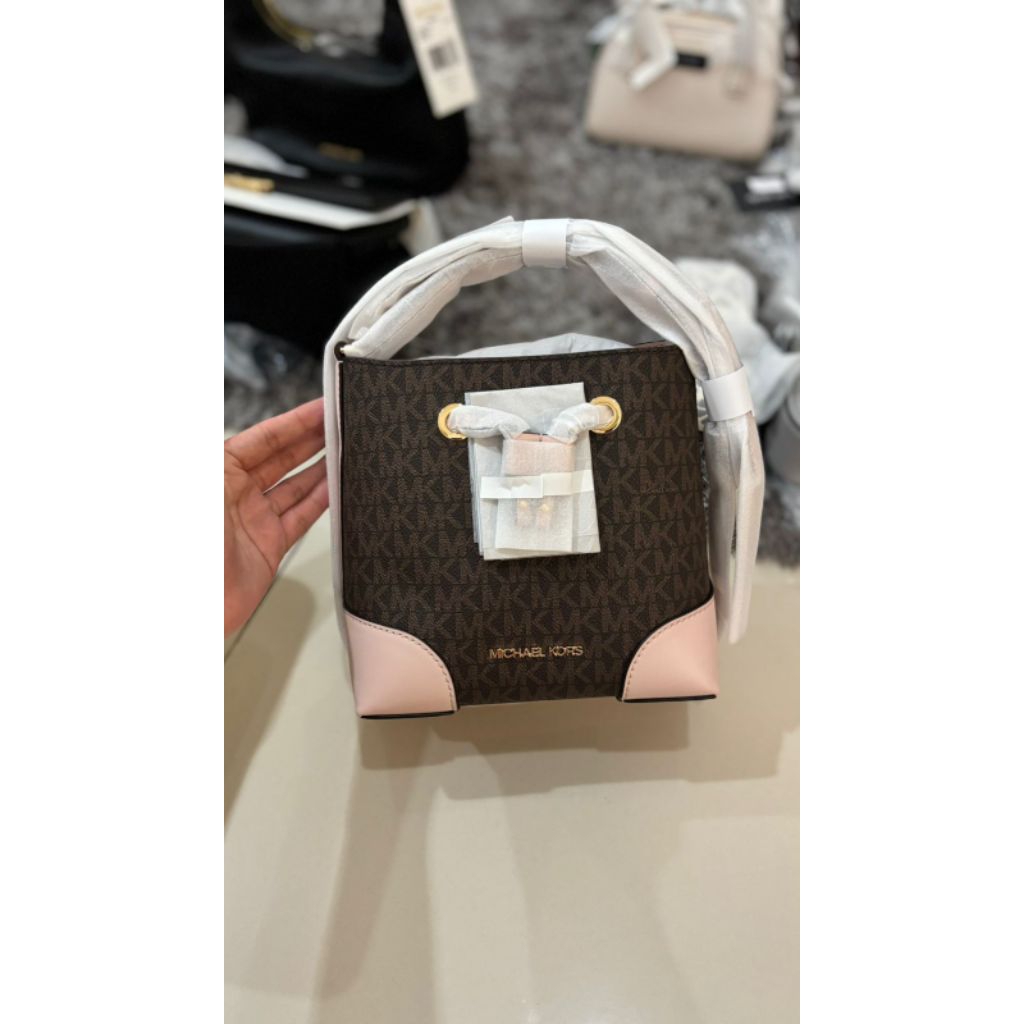 mk Mercer small Logo Shoulder Bag Brown Softpink n