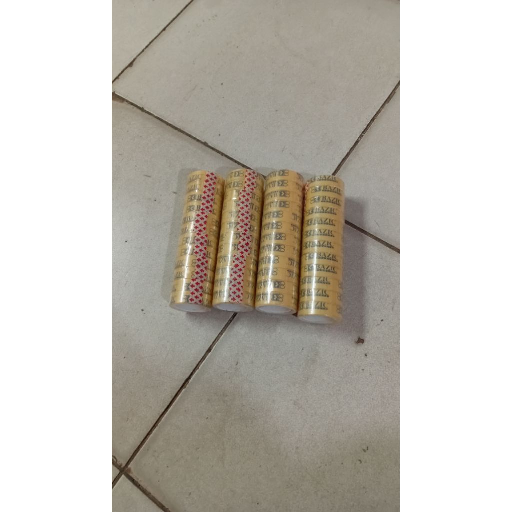 

isolasi kado/ isolasi terang/ plistar. merek BAZIC 1ROL ISI 12PCS