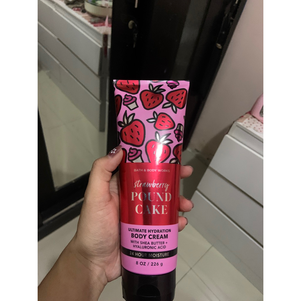 Bath and Body Works Strawberry Pound Cake Body Lotion