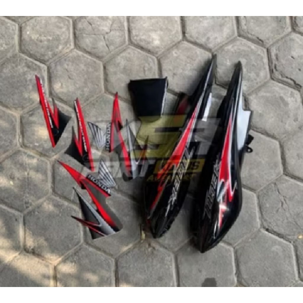 cover body belakang Tiger Revo Tiger new berkualitas tinggi warna hitam glossy set setriping merah t