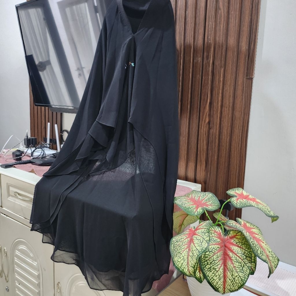 khimar hitam sisesa preloved