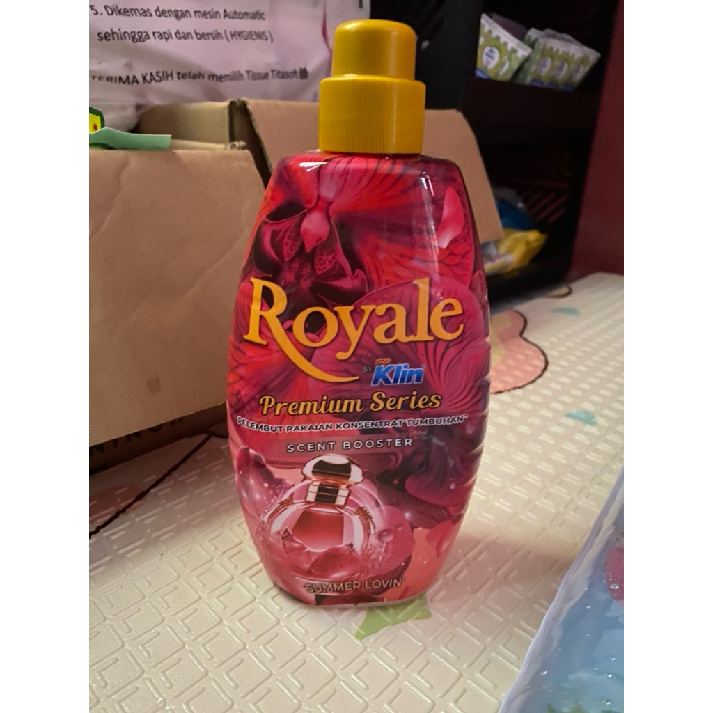 Royale So Klin Pewangi Pelembut/Softener Pakaian 600ml