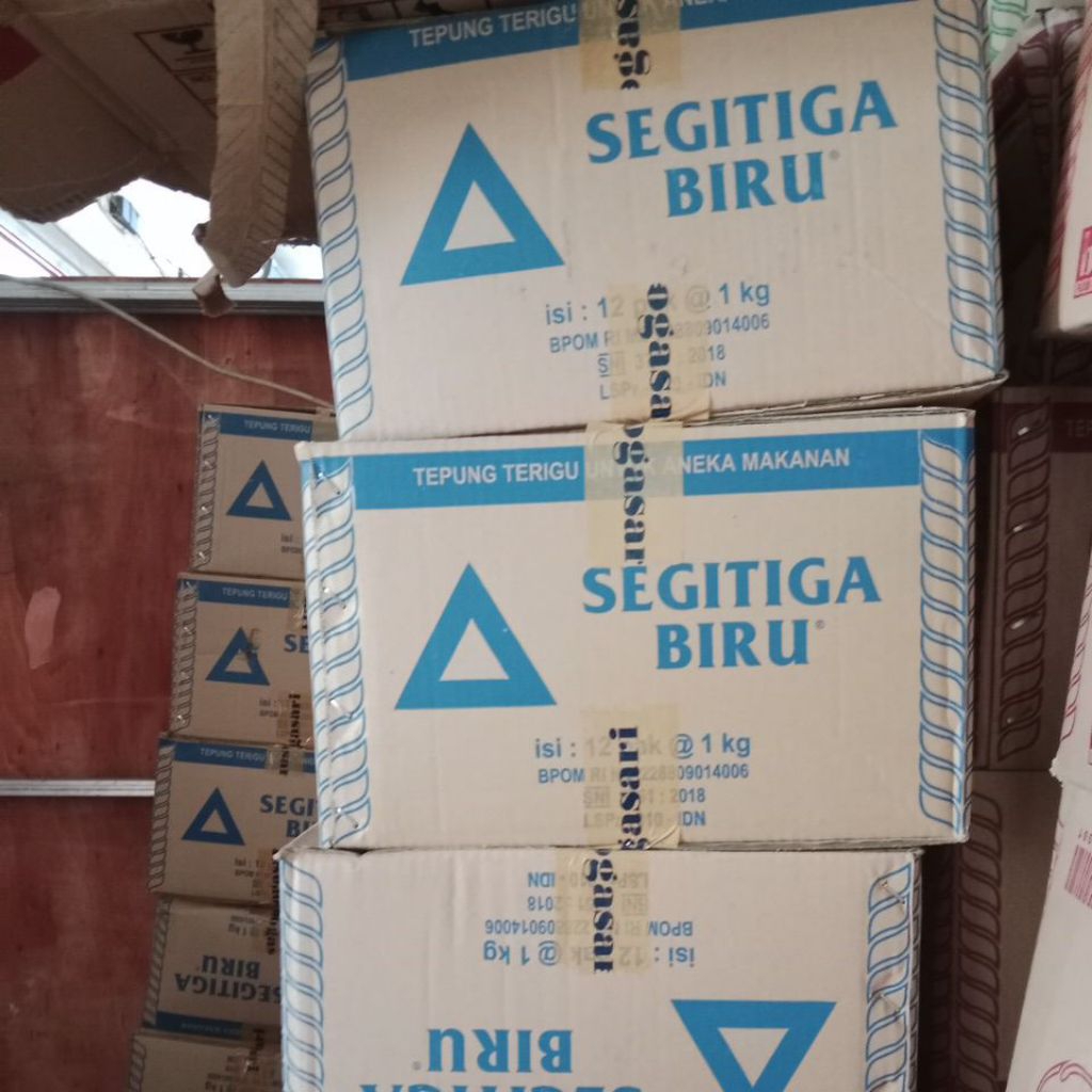 

Tepung terigu segitiga biru kemasan 1 kg