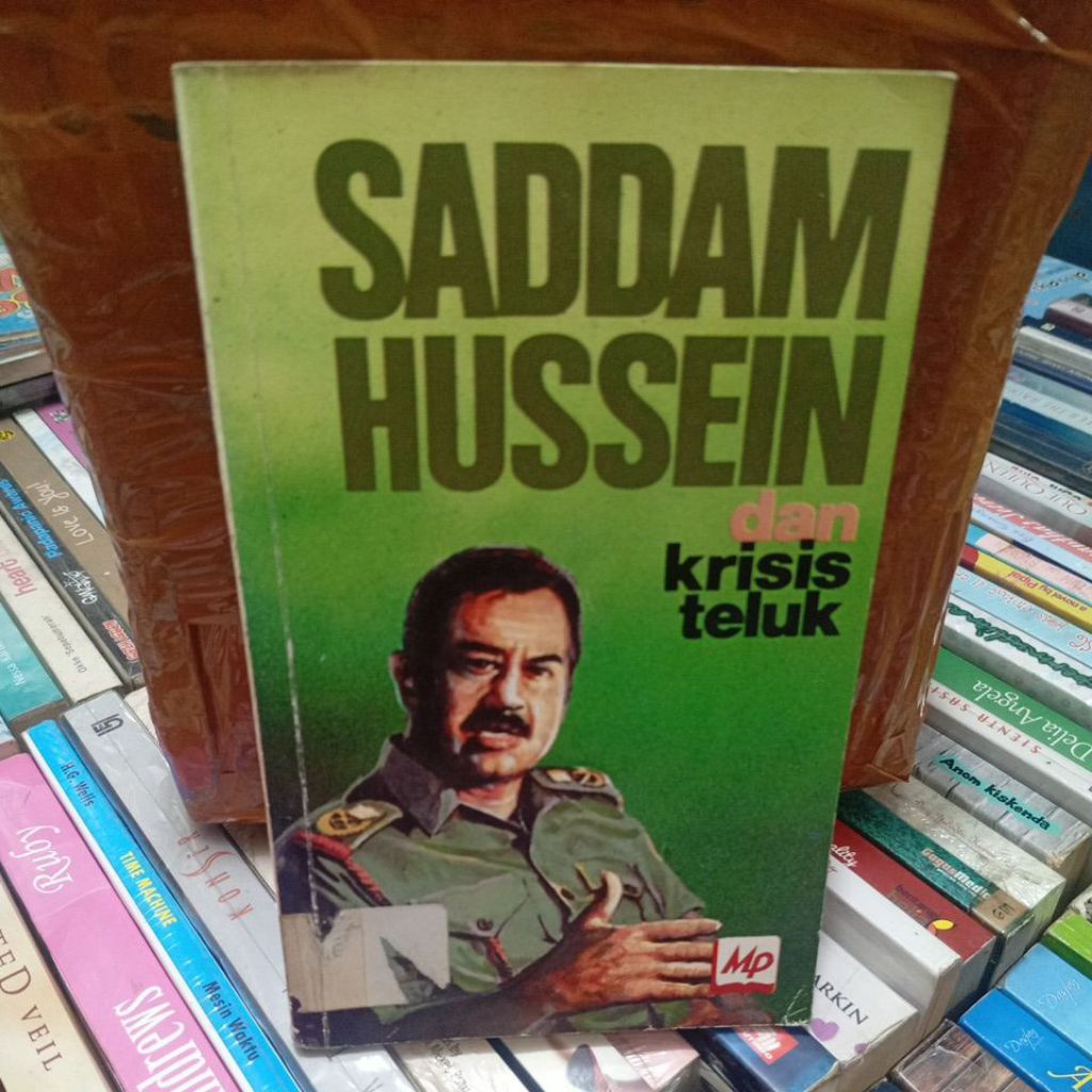 buku biografi sejarah Saddam Husein dan krisis teluk