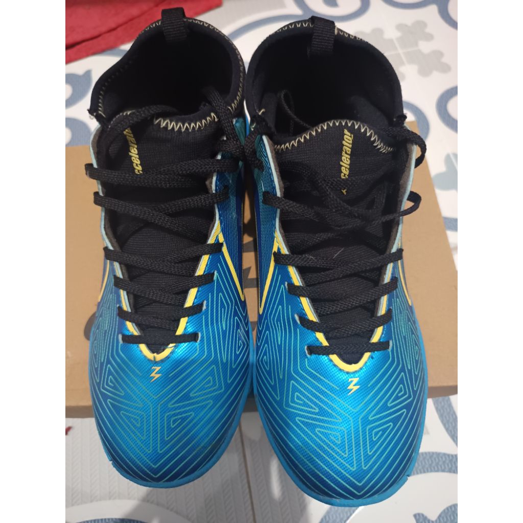 Sepatu Futsal Anak Specs