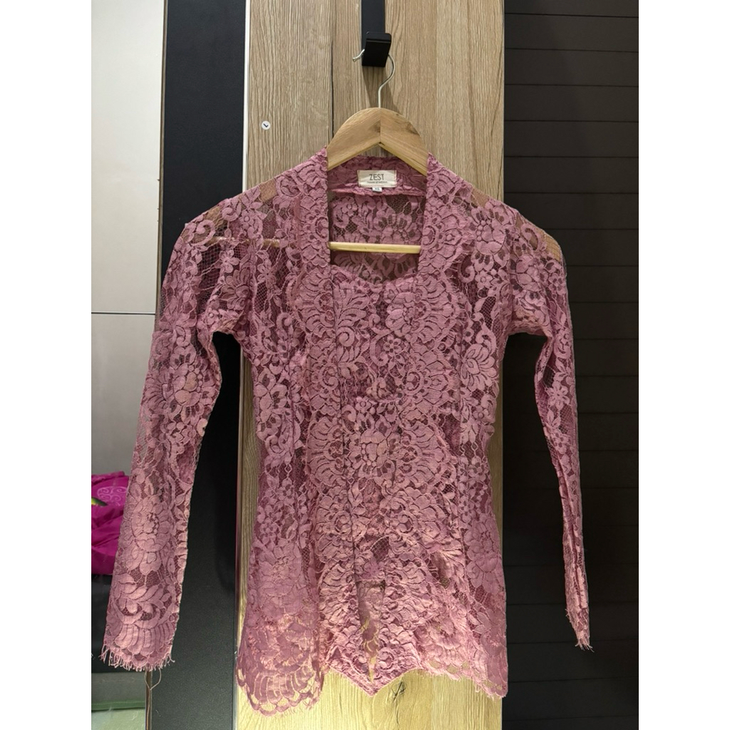 PRELOVED - Kebaya Kutubaru Brukat Zest Bali (FREE selendang + torso)