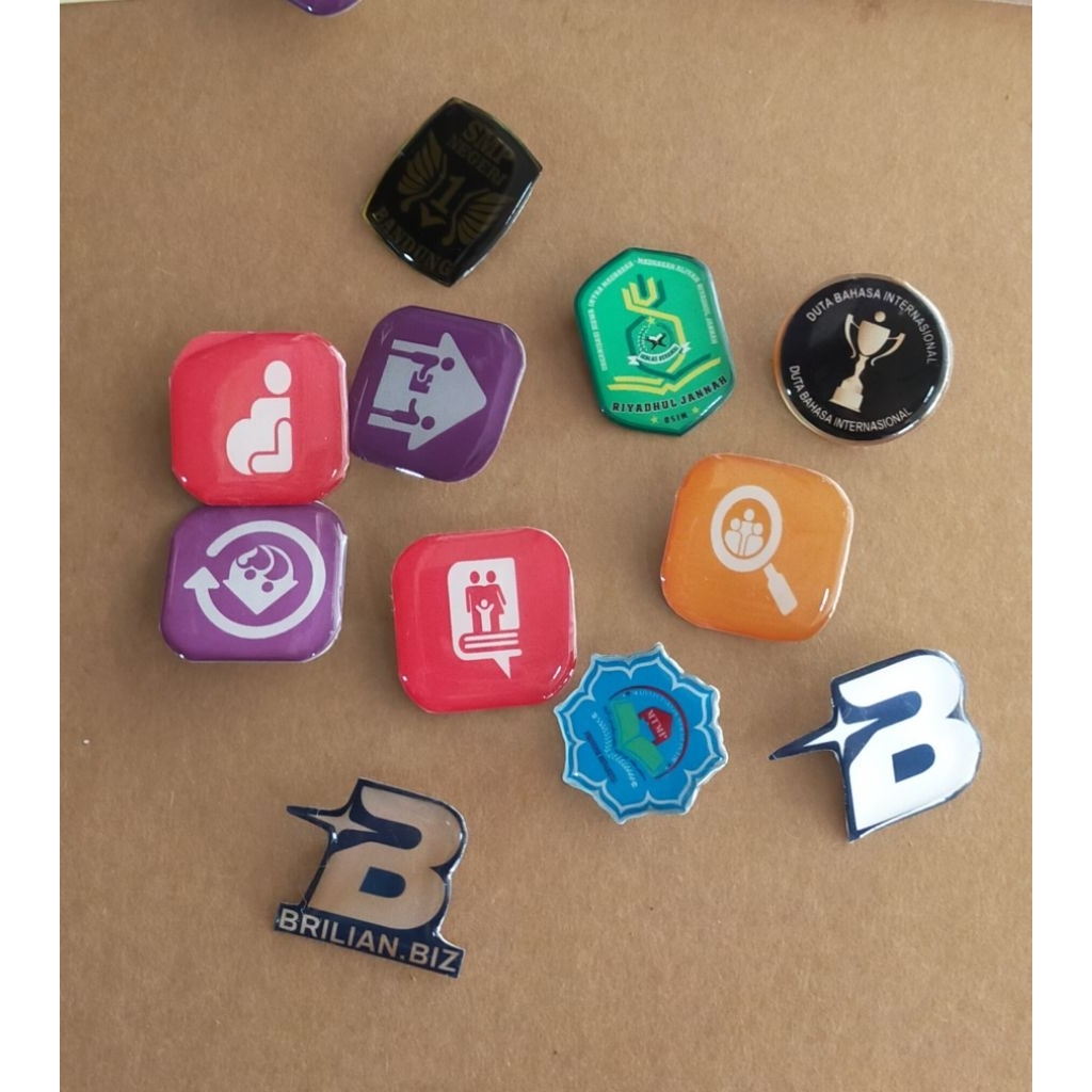 Pin Resin  pin resin custom logo sekolah .  logo alumni logo komunitas