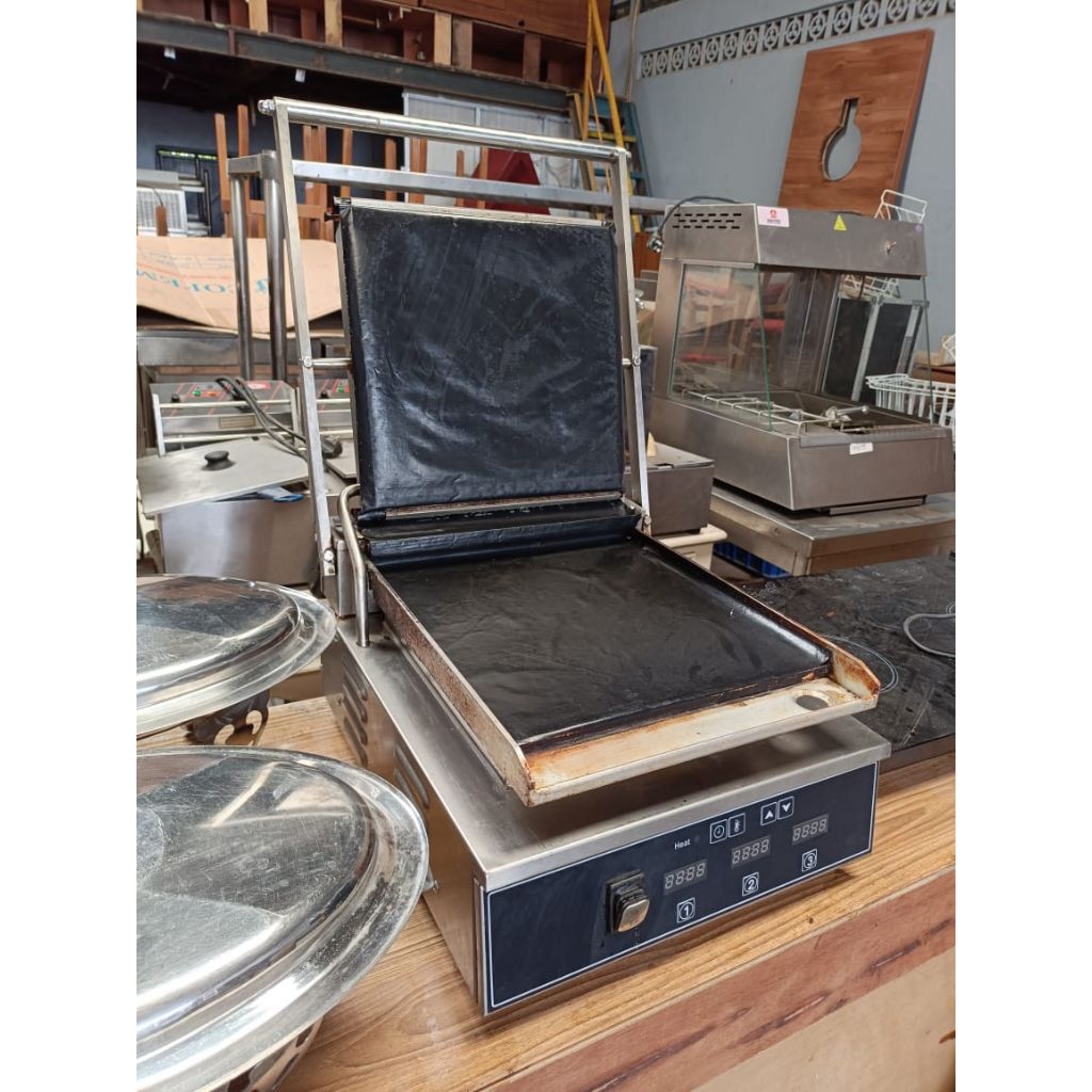 electric panini grill , import like new