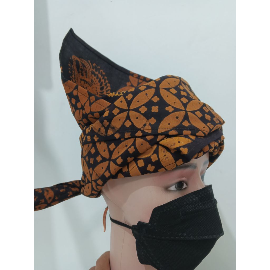 Udeng Segi Empat Batik Cap Motif Garudeya – Ikat Kepala Adat Bali Katun Premium