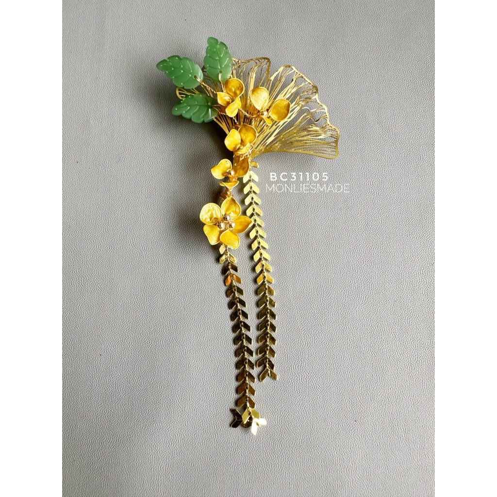 BC31105 – Ginko with Jade Leaf Brooch – Gold