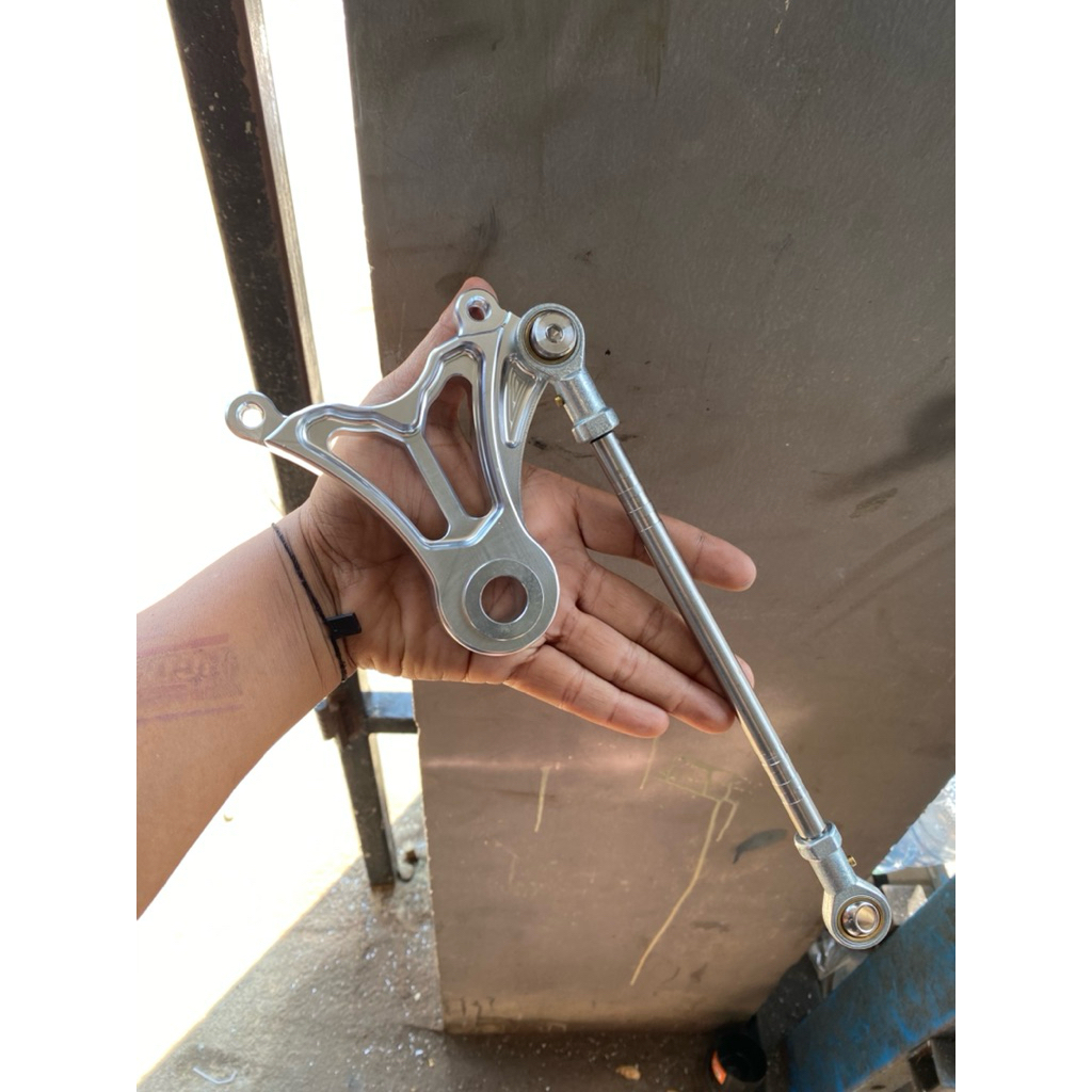 breket dudukan kaliper belakang set standhub pnp brembo kyta ktc 2P buat disk 220 mm universal all m