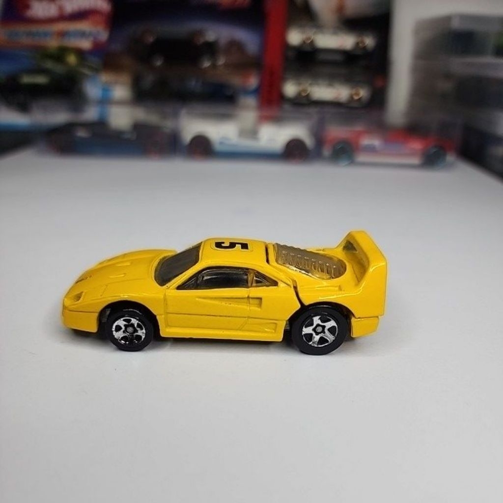 HOT WHEELS FERRARI F40 KUNING