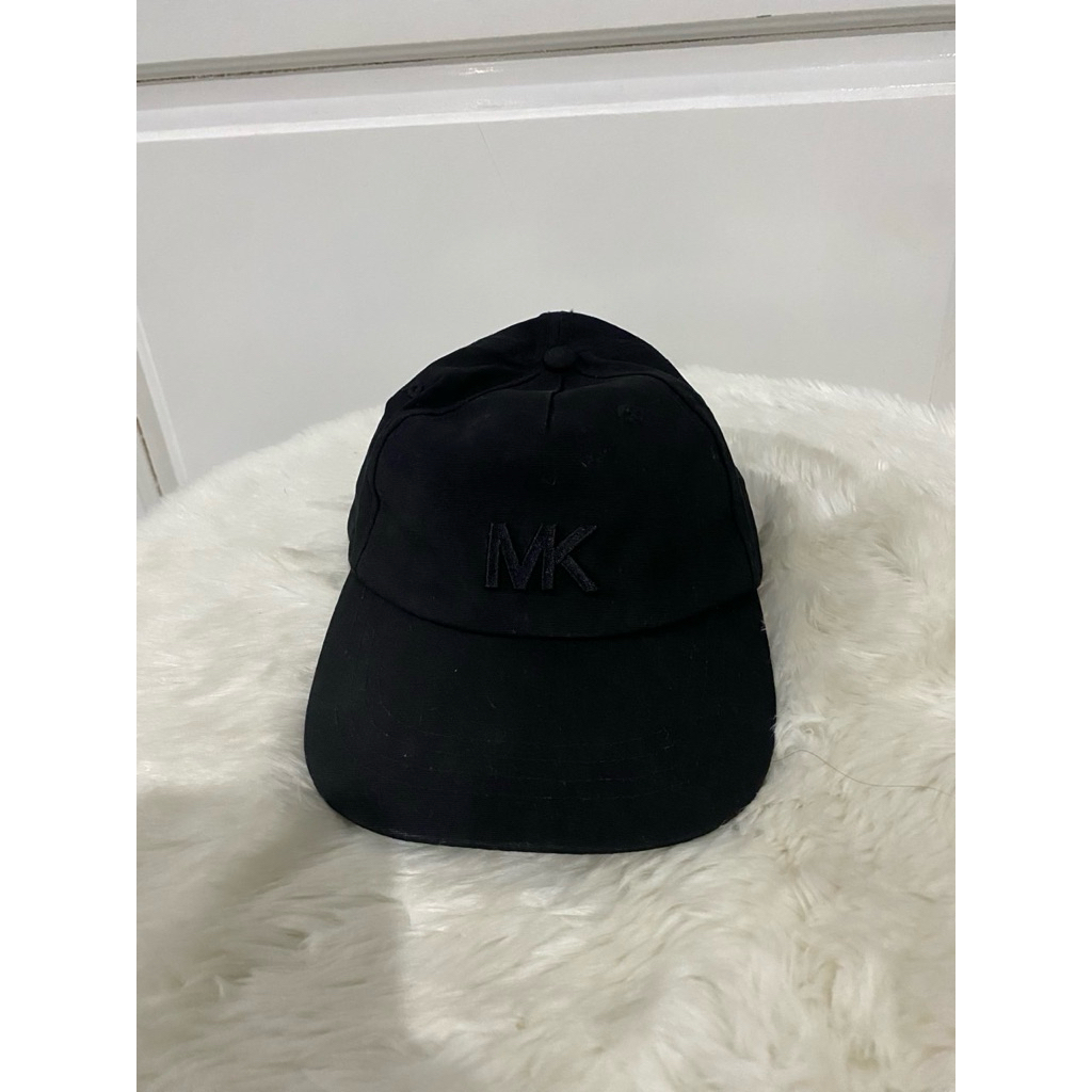 topi mk ori hitam