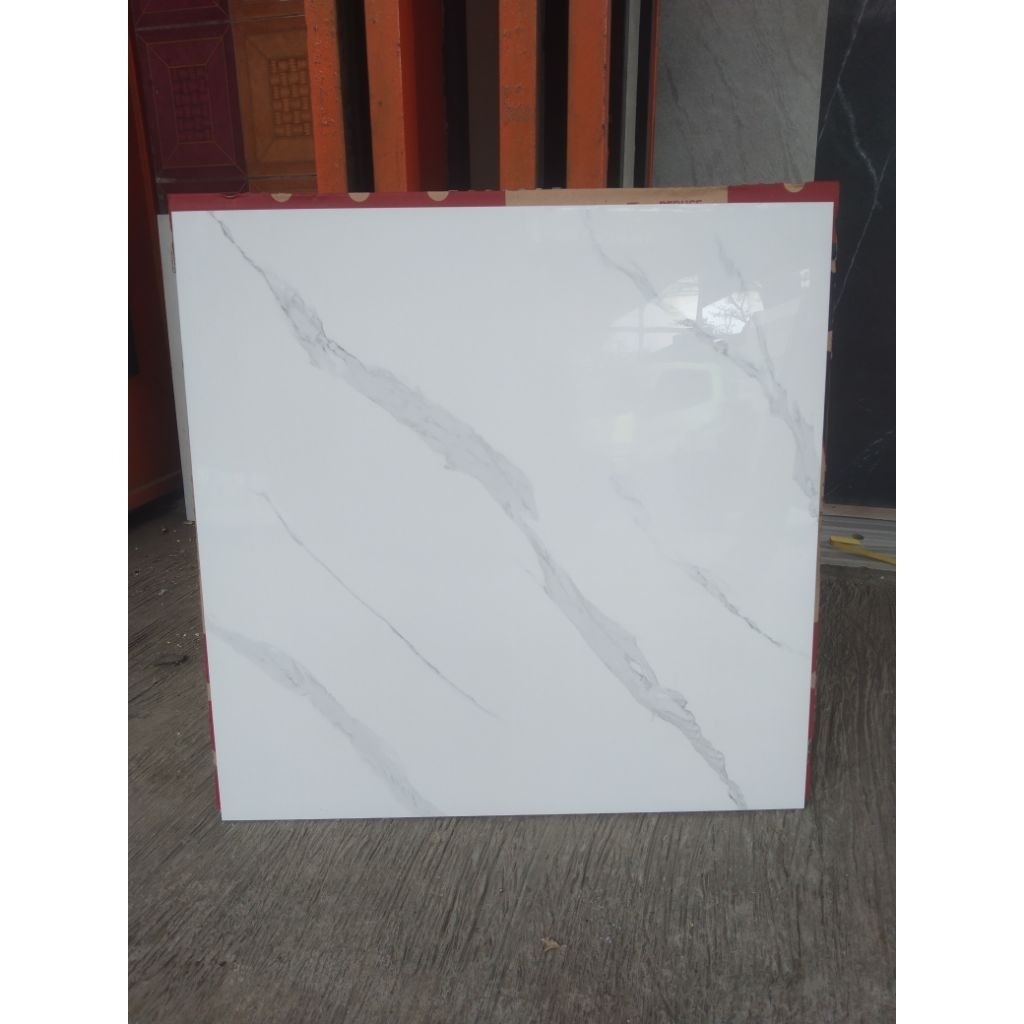 granit 60x60 dasar putih motip carara