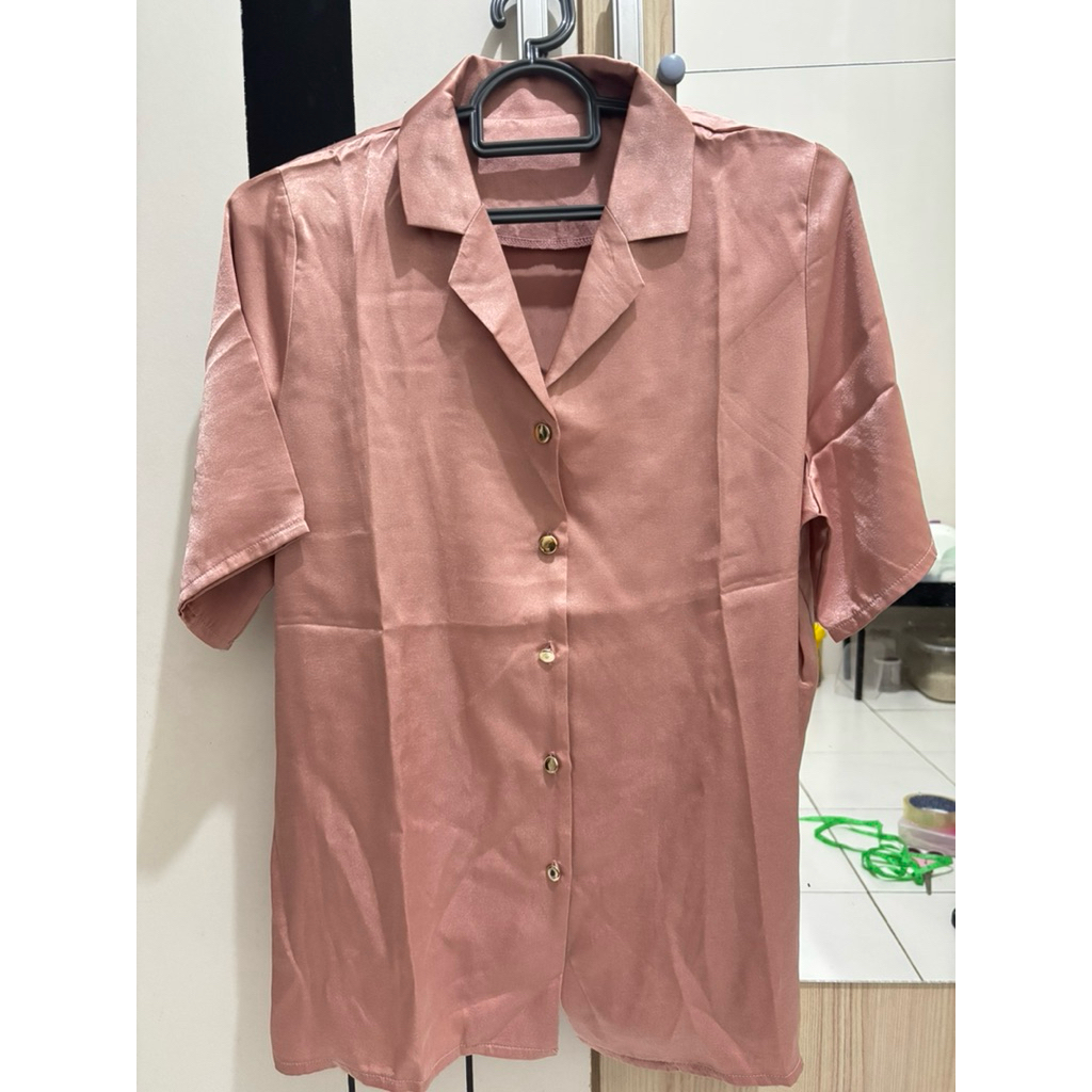 PRELOVED Kemeja V Neck Wanita Pink Salem Satin