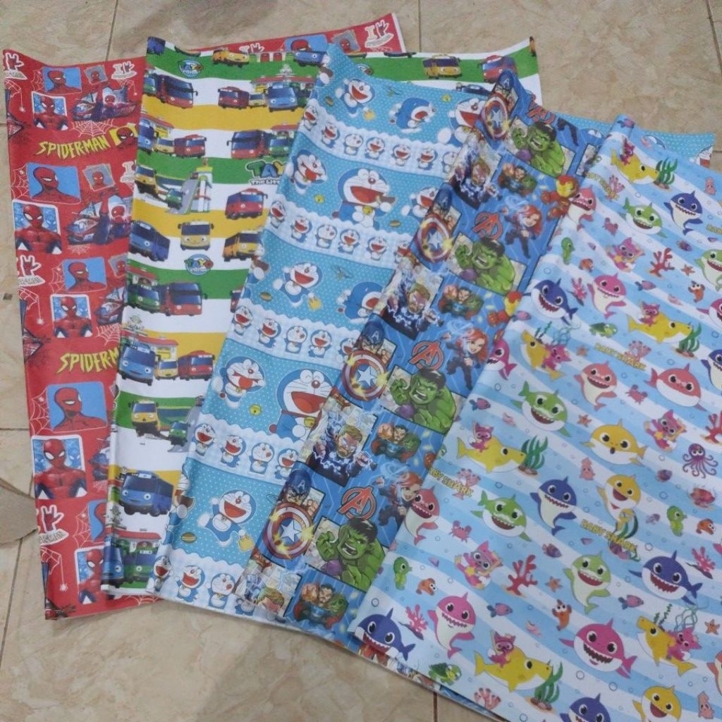 

kertas kado doff jumbo motif cowo, spiderman, baby shark avenger doraemon 69x100