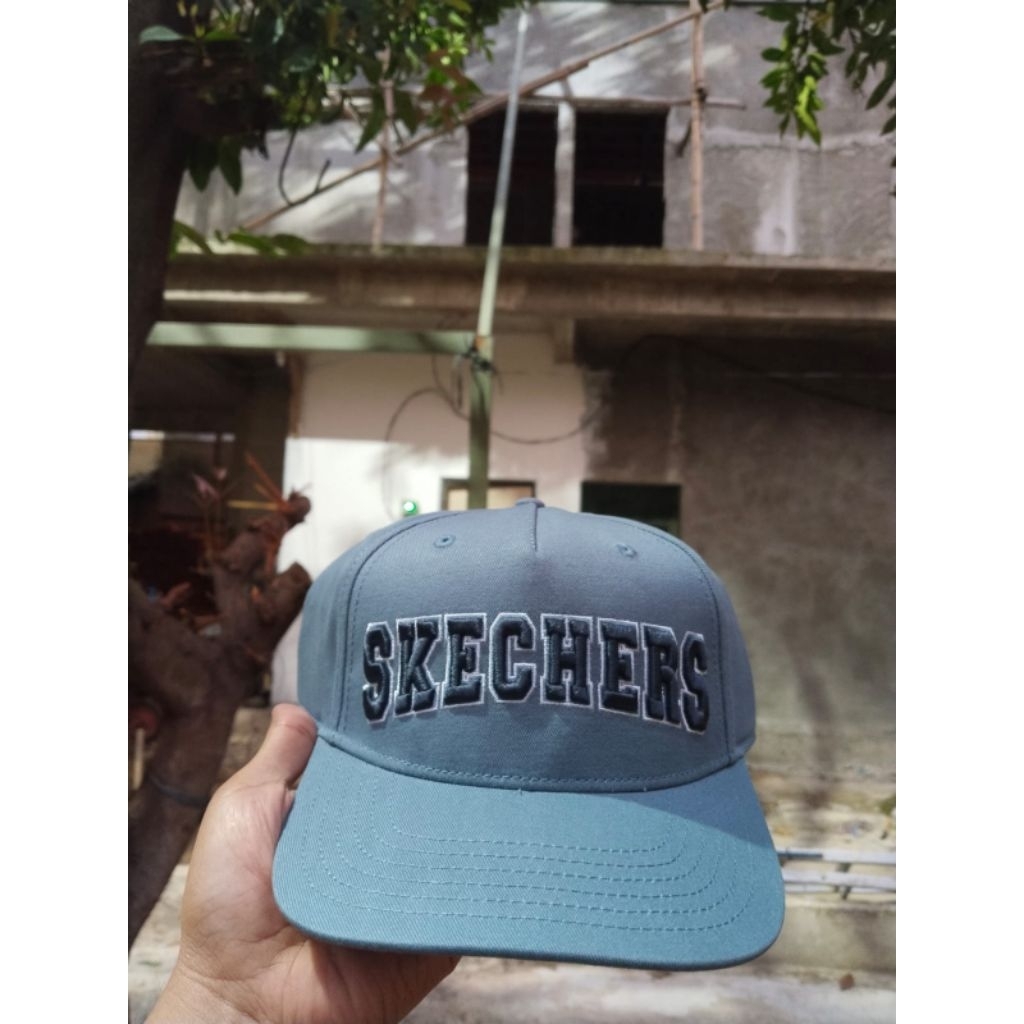 topi skechers