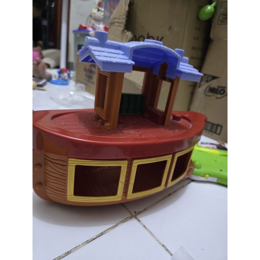 mainan preloved anak branded kualitas bagus/ mainan fisher price