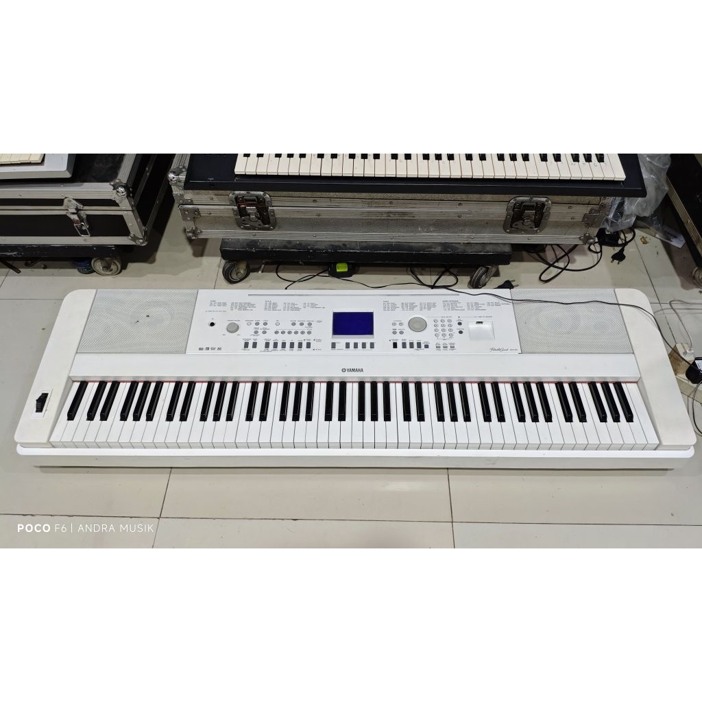 Yamaha Digital Piano Keyboard DGX 650 White Putih Kondisi Normal Tanpa Stand